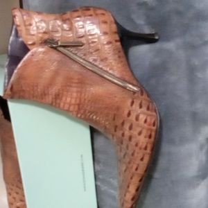 Donald j Pliner  Tan Gator Boot Shoe